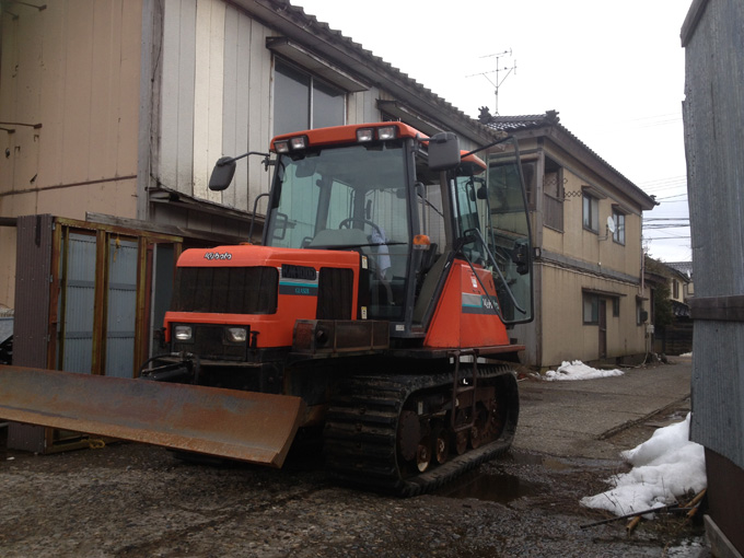 新潟県内のお客様からクボタのキャビン付きトラクターKM100Dを買取させて頂きましたの写真