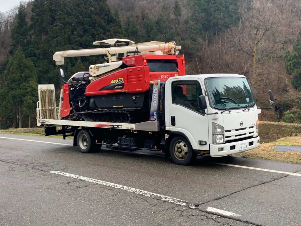 ヤンマーコンバインAG570　富山県射水市より買取させて頂きました。ネットで見て当社に連絡いただき、遠くから来てくれたとおばあさんがお茶とお菓子を出してくださいました。とても嬉しかったです。Y様ありがとうございました。の写真